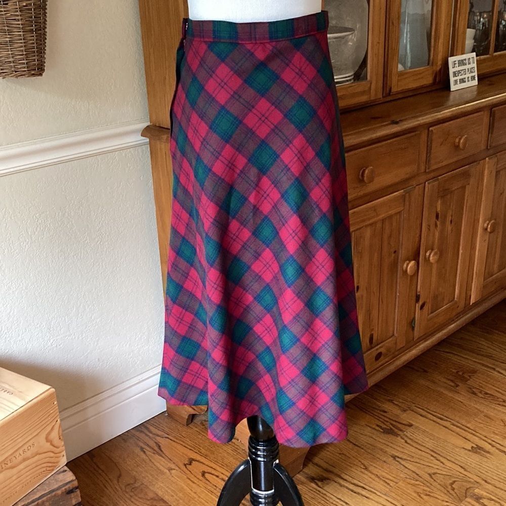 Vintage High Waisted Lined Plaid Wool Skirt Size 12 Runs Small